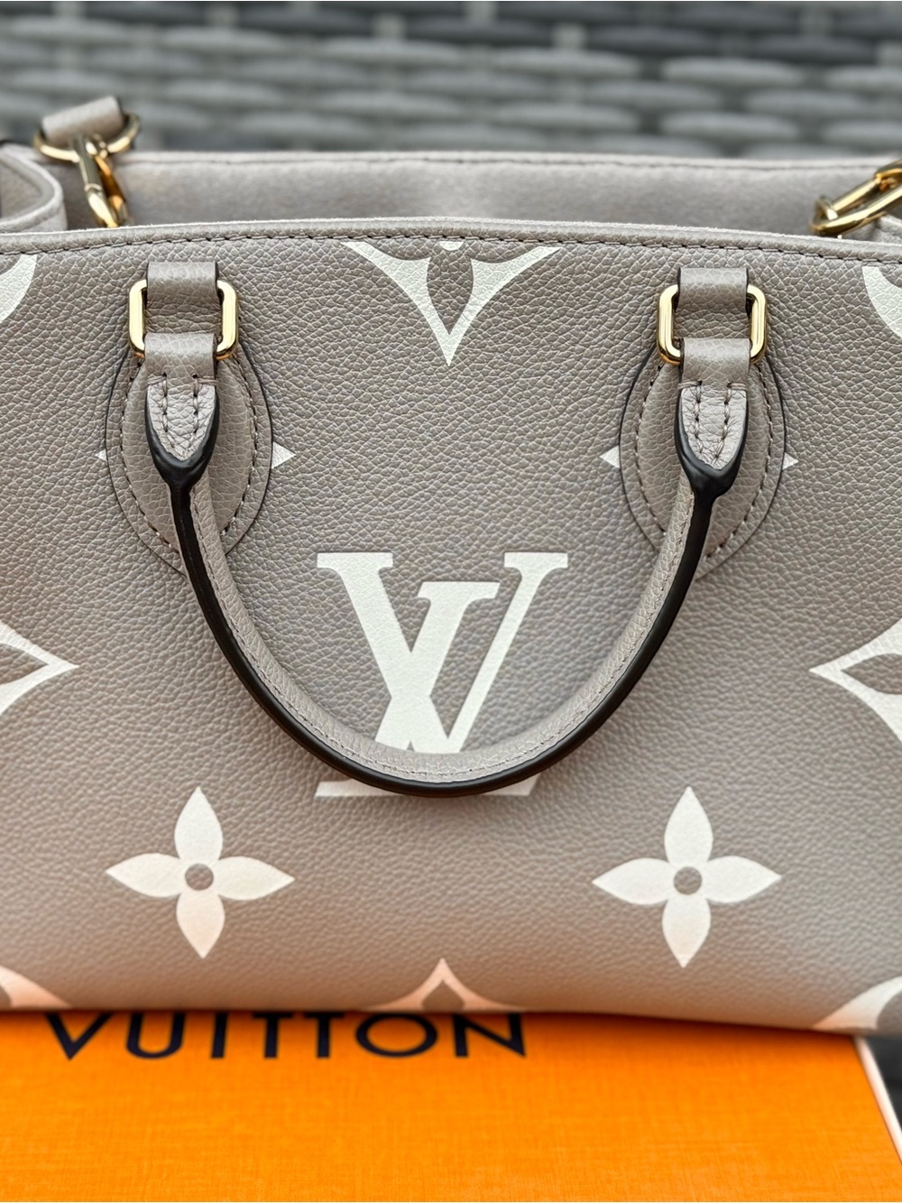 Louis Vuitton onthego pm in dove/cream (Taupe & Cream Monogram Mini Satchel) - Picture 3 of 7